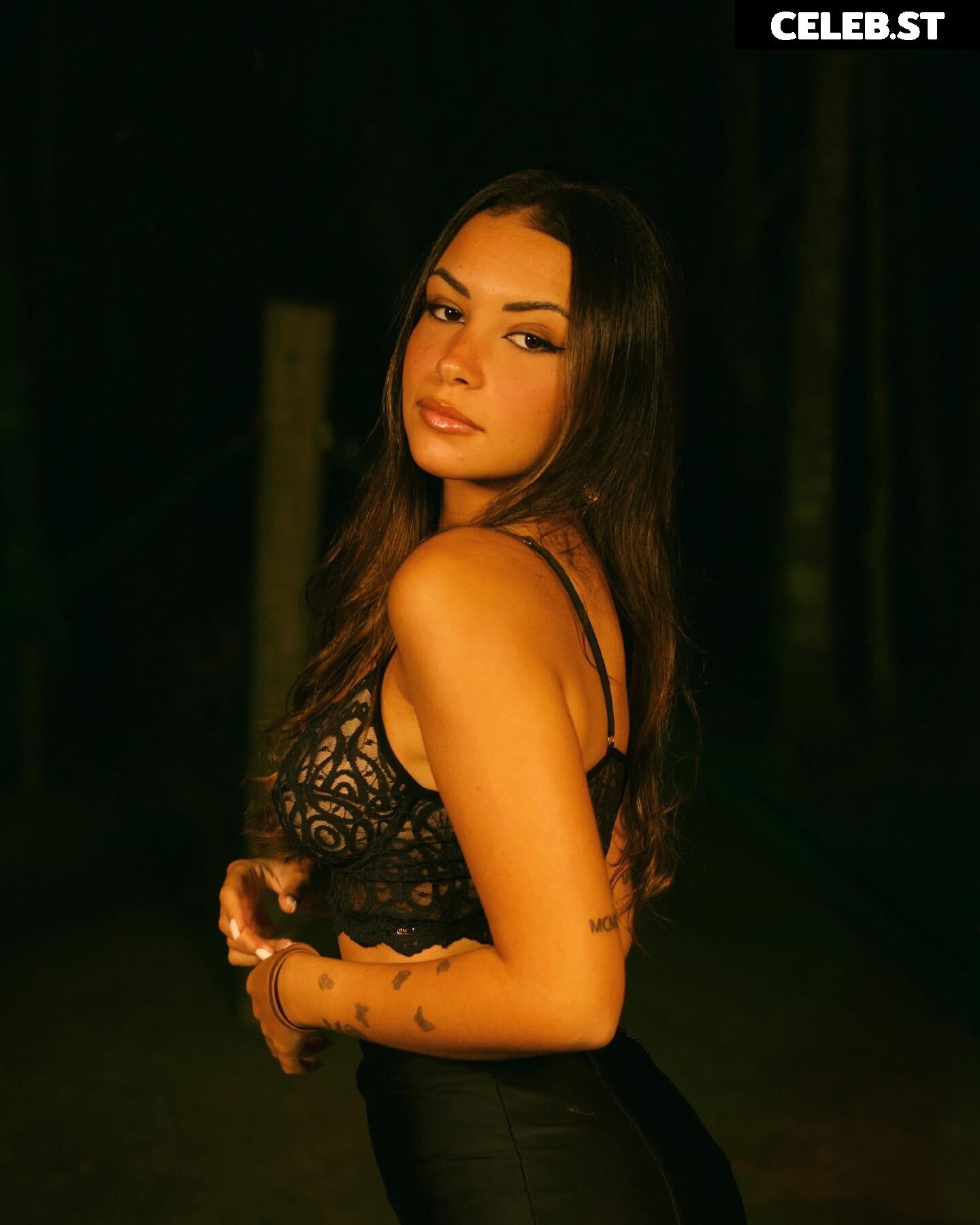 Gabriela Moura | gabimfmoura Image 12098233