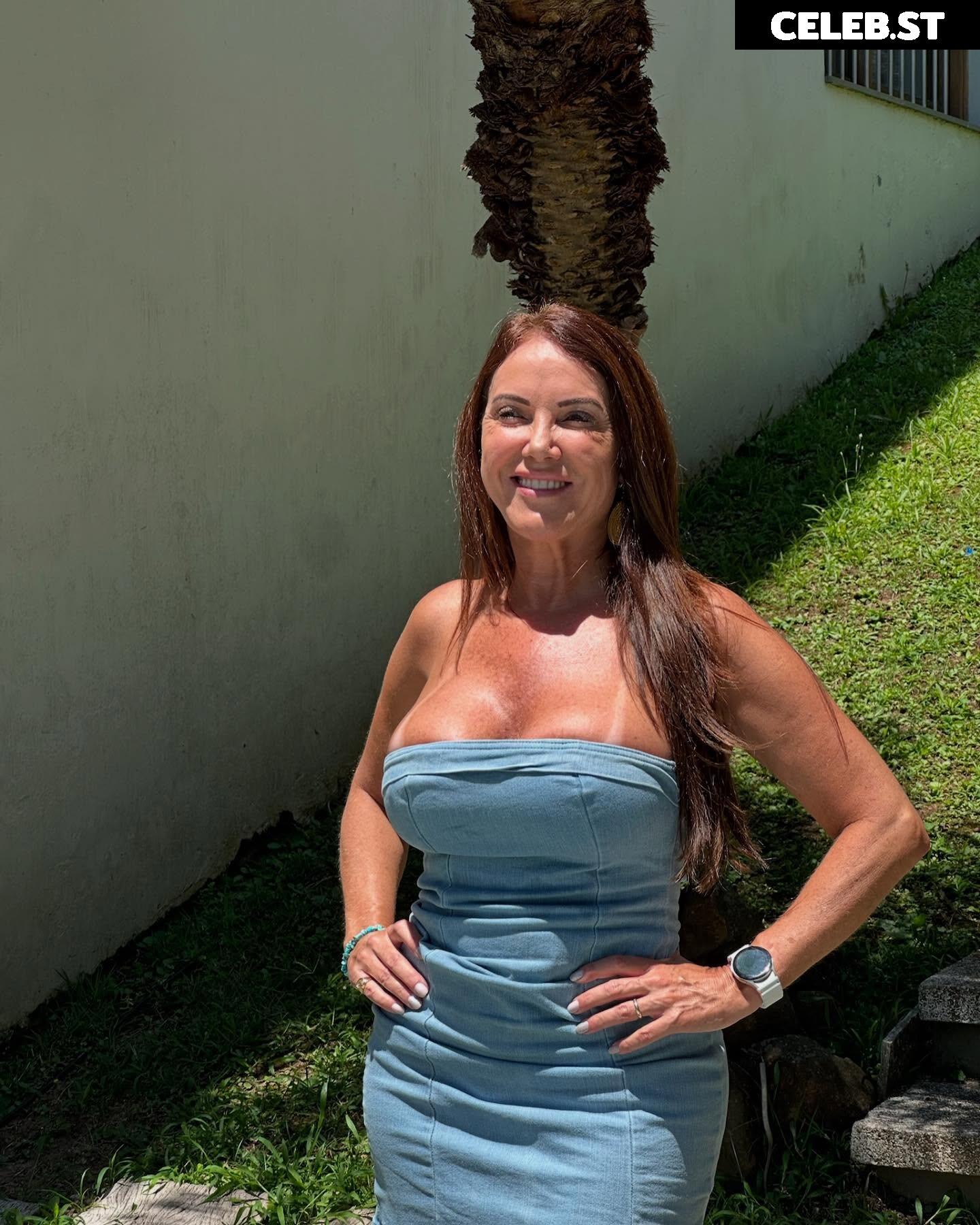 Ivy Mena / Ivymena Image 12096035