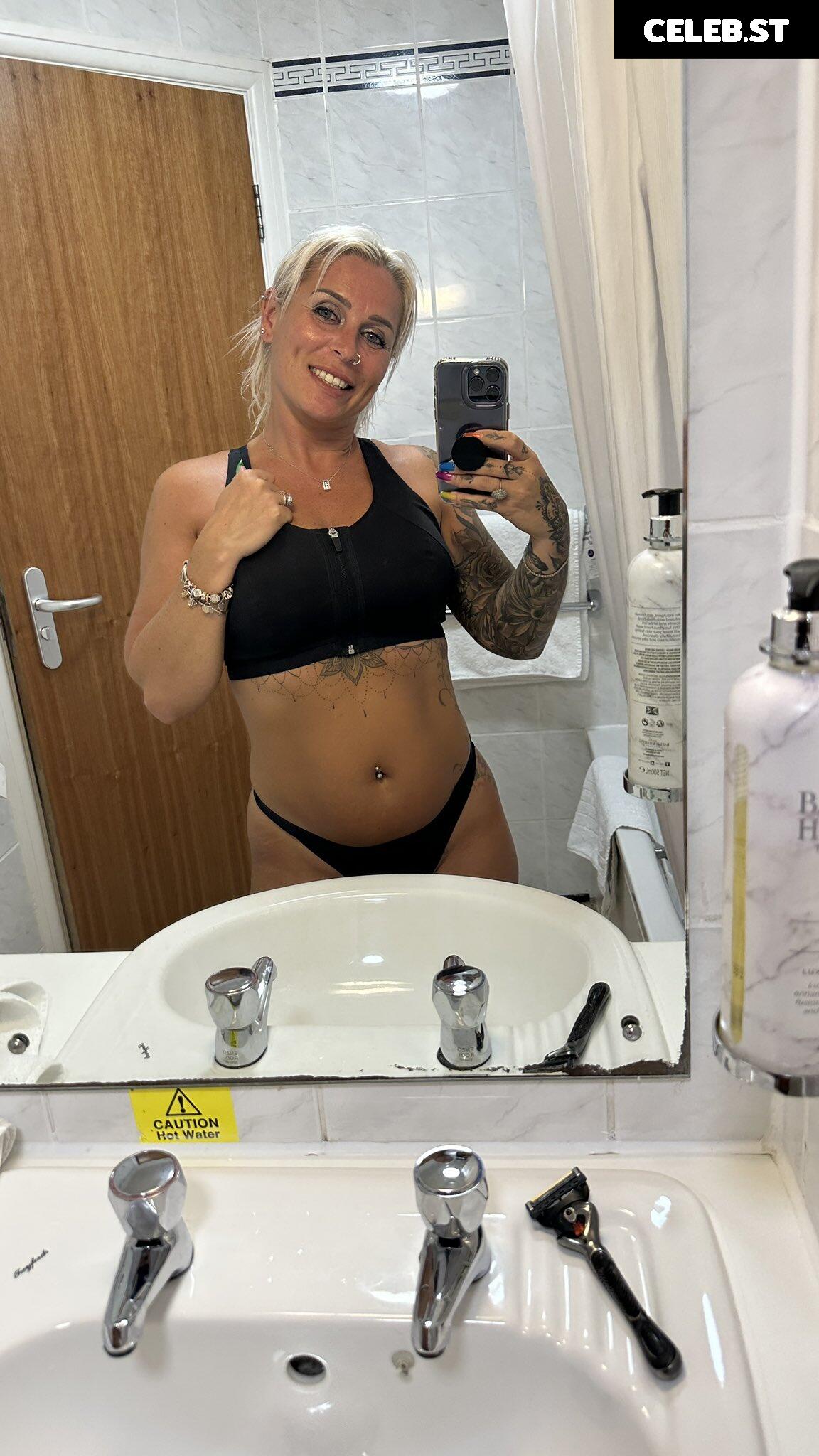 Emma FanFucks / brithotwife Image 12082869