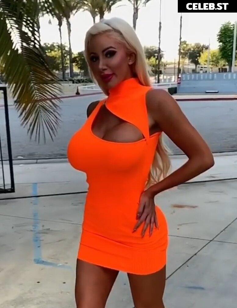 Nicolette Shea Image 1397506