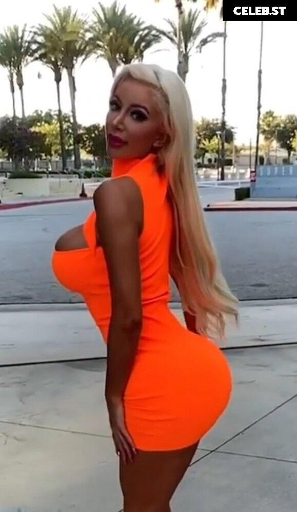 Nicolette Shea Image 1397176
