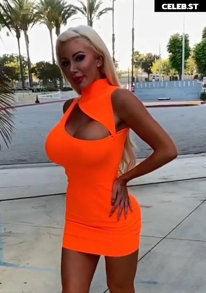 Nicolette Shea Image 1397126