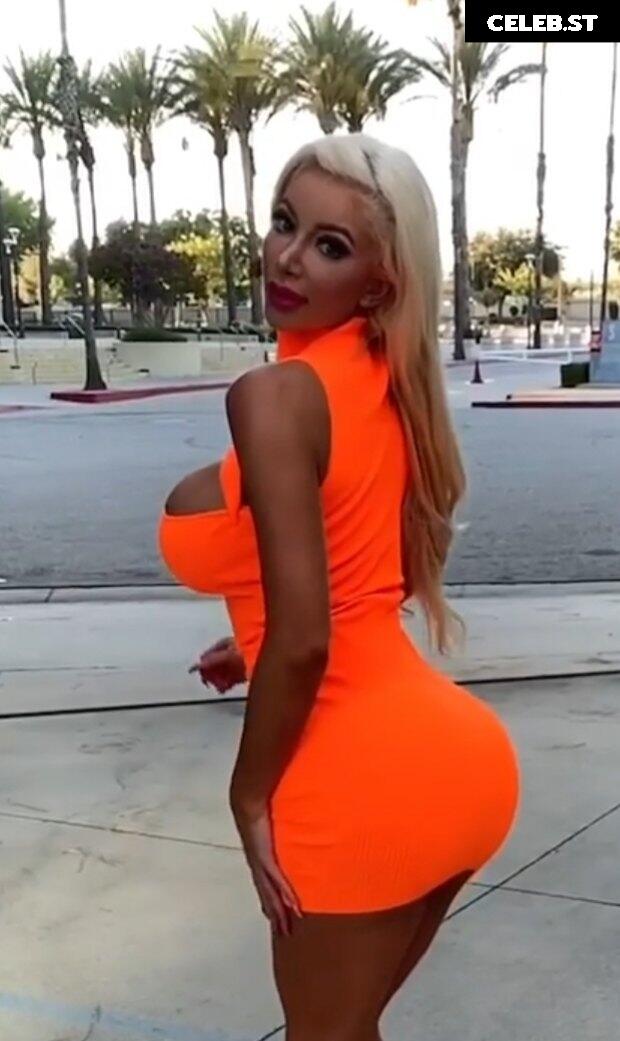Nicolette Shea Image 1397064