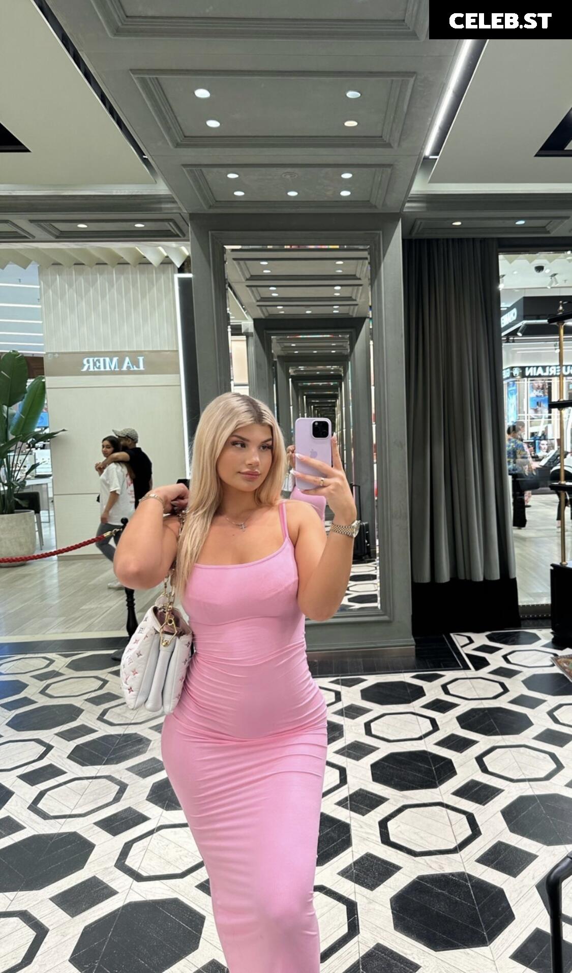 Nicole Dobrikov Image 135587