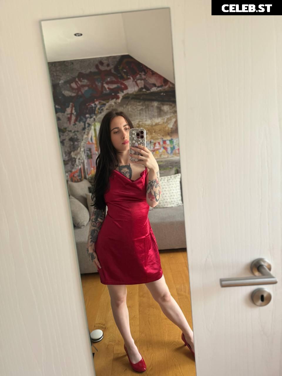 Lia Louise Image 1302421