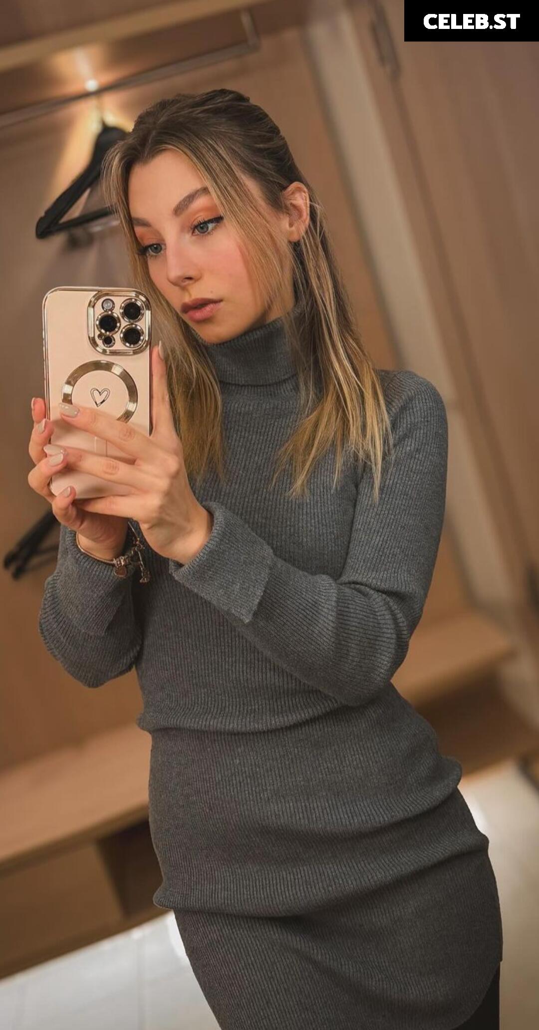 JenNyan Image 1884800