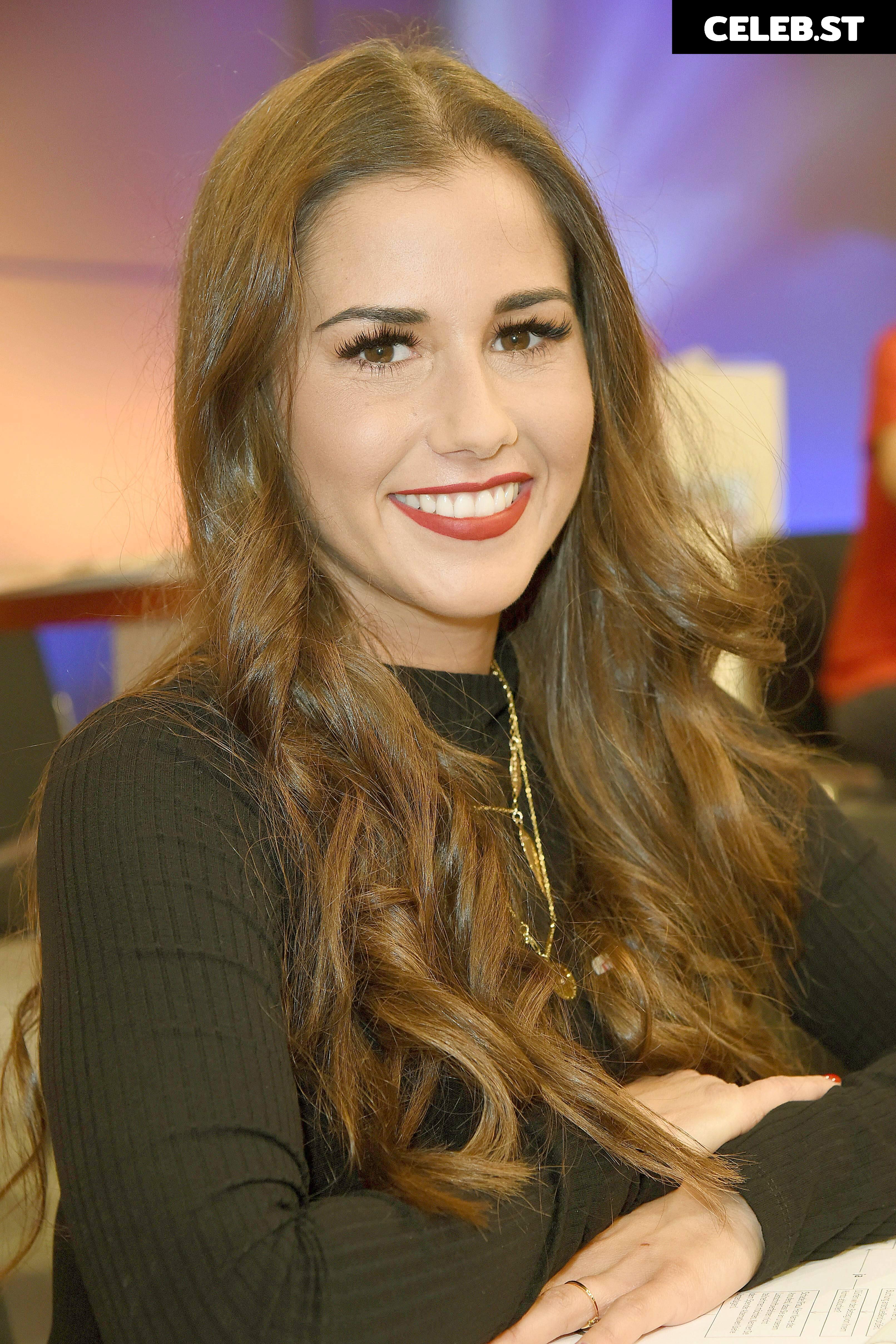 Sarah Engels Image 1861159