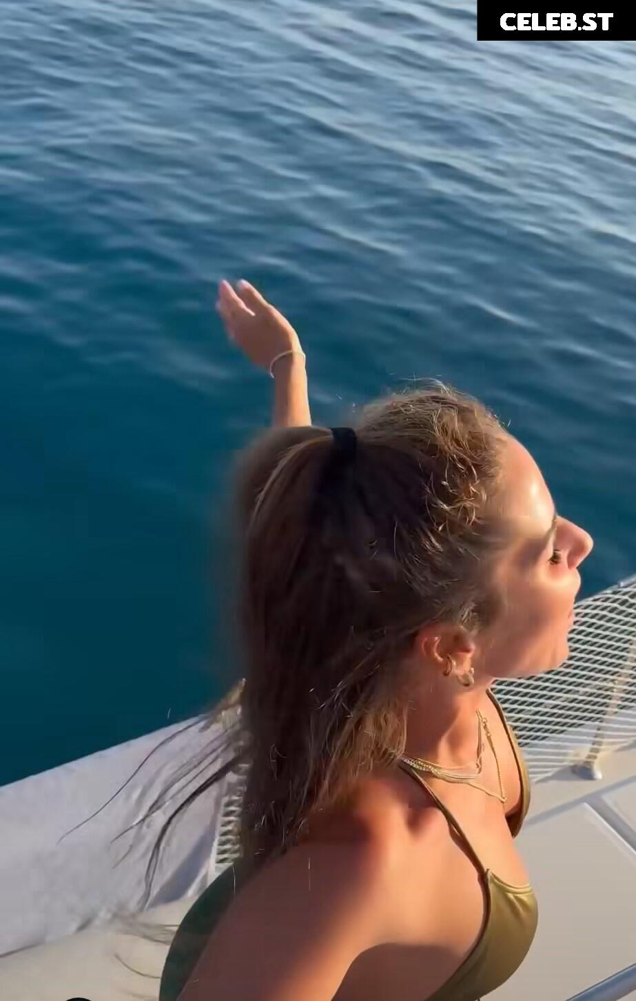 Sarah Engels Image 1868198