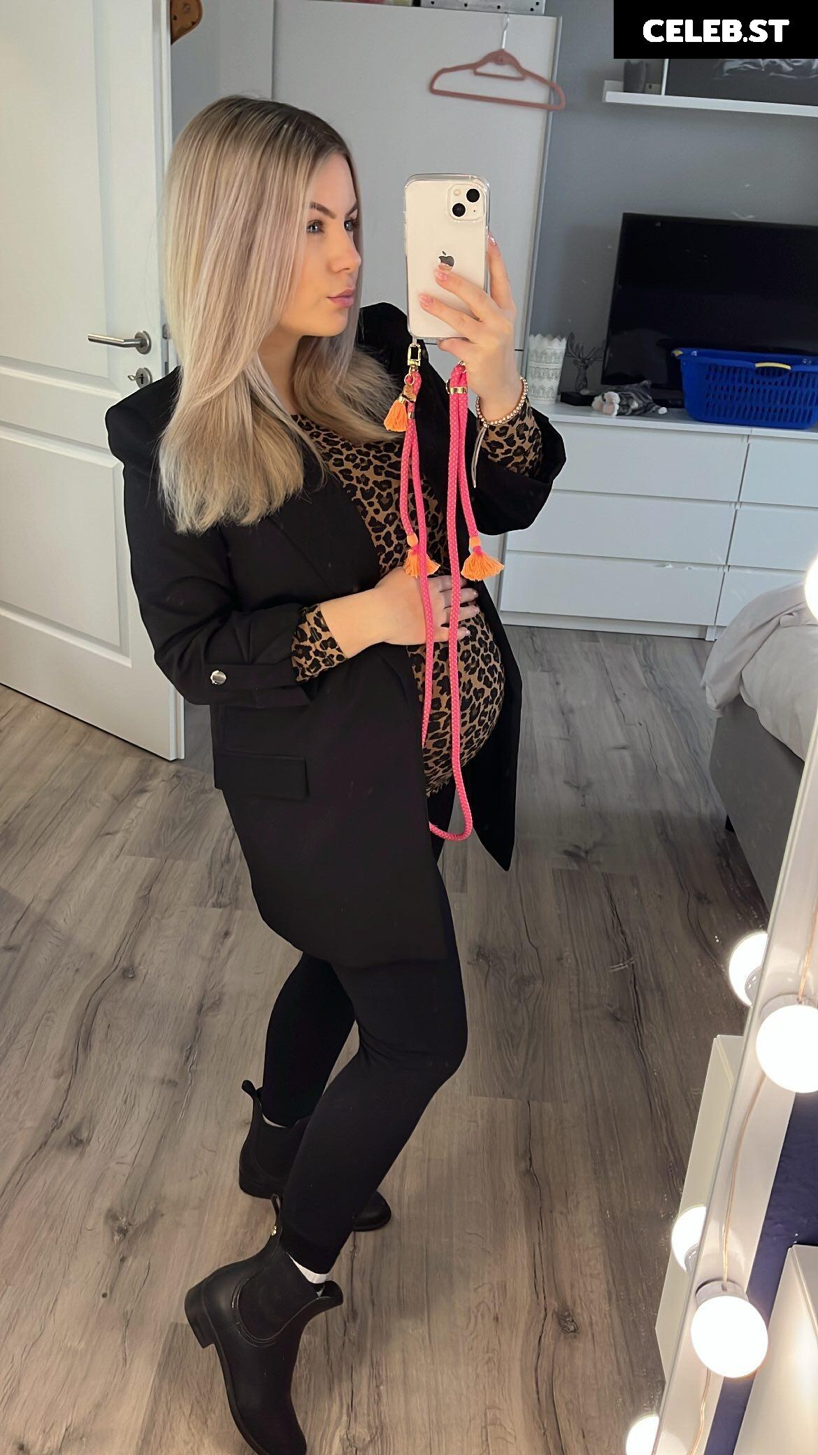 _abcdesi_ Image 1845553