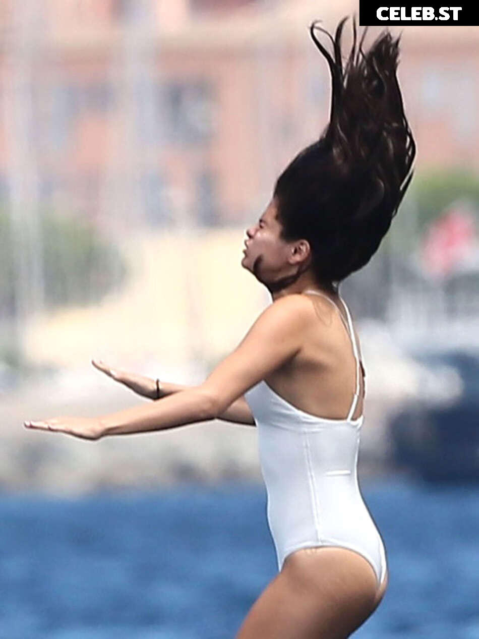 Selena Gomez Image 1849645