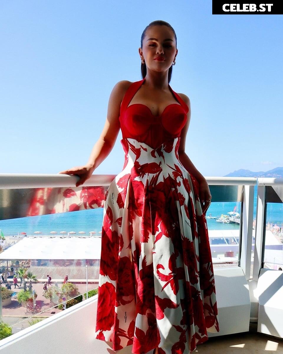 Selena Gomez Image 1849043