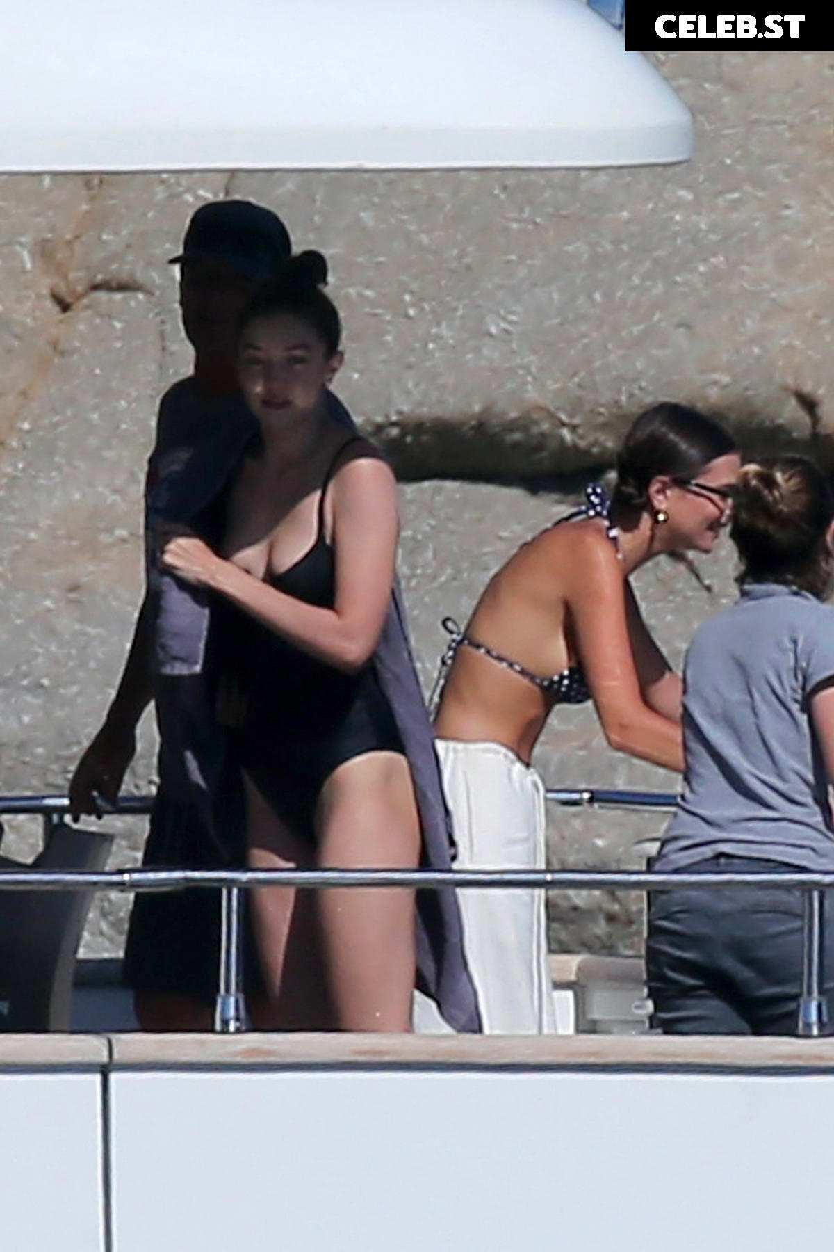 Emily Ratajkowski Image 1835542