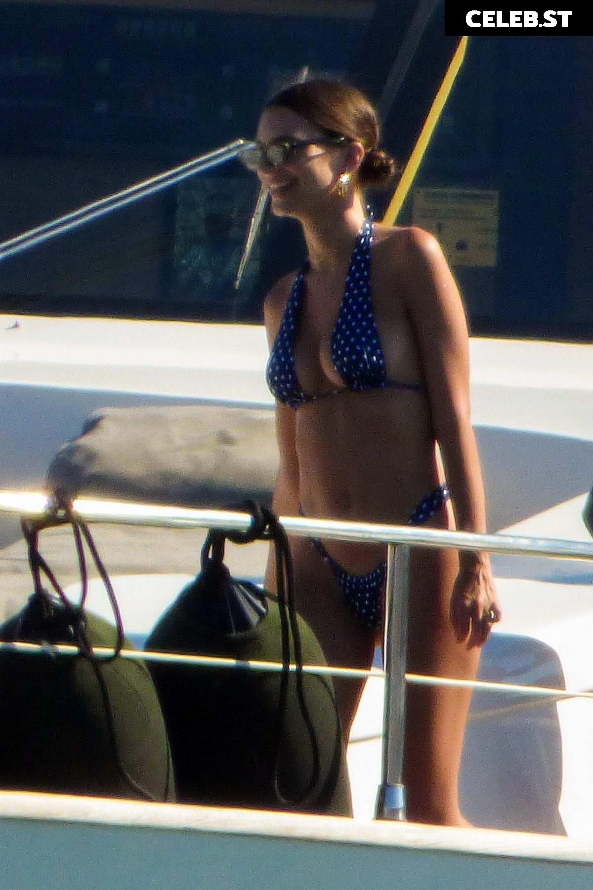 Emily Ratajkowski Image 1835447