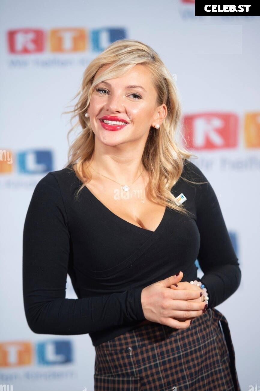 Evelyn Burdecki Image 1836144