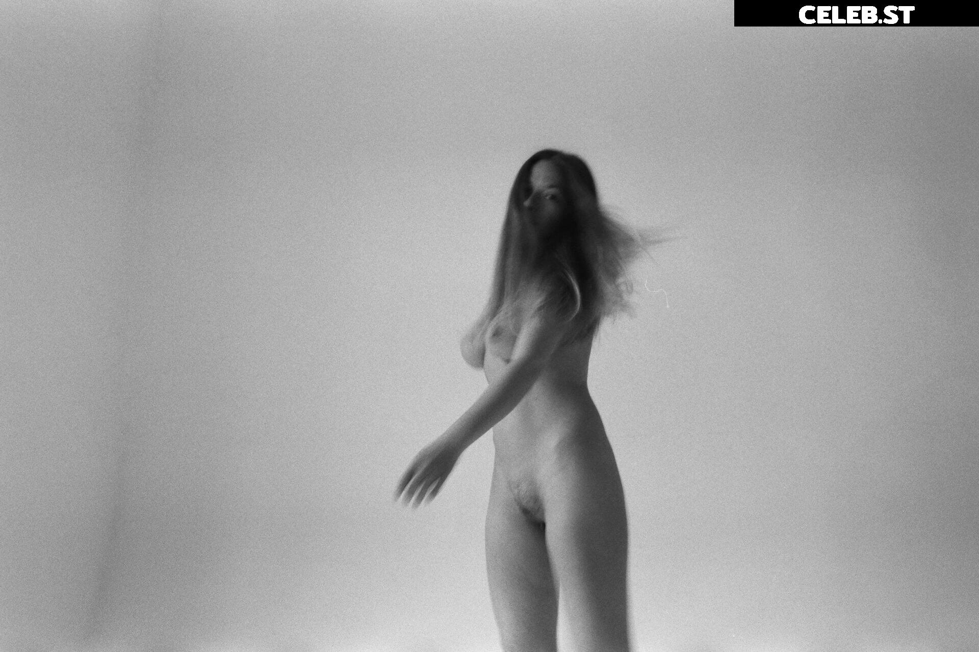 Olga Kobzar Image 1838356