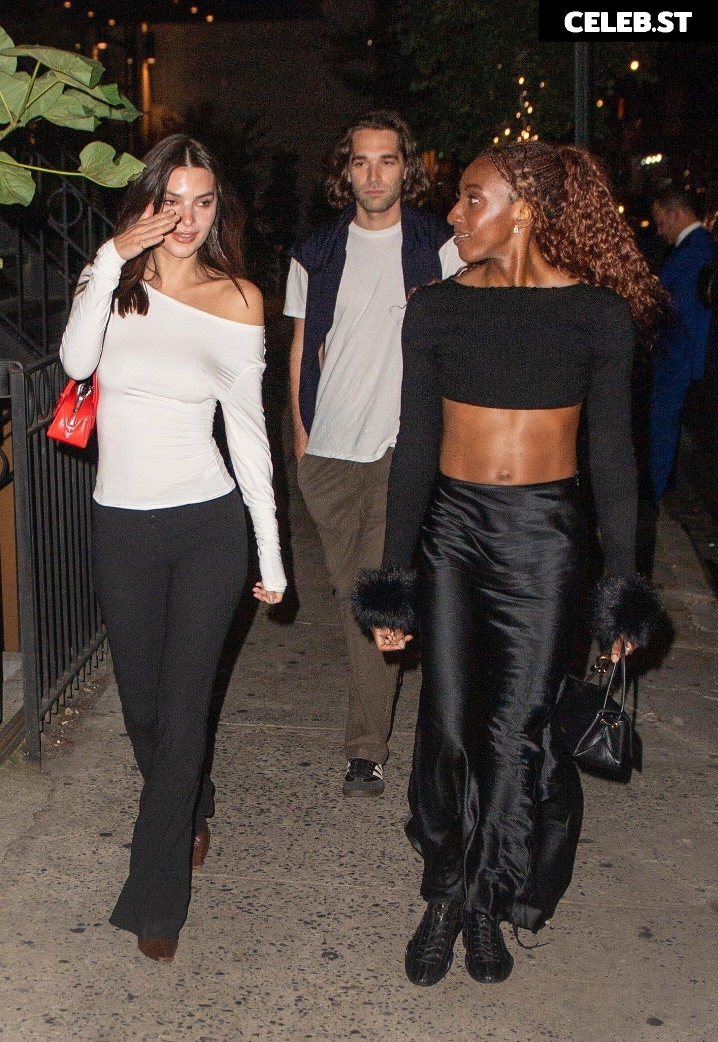 Emily Ratajkowski Image 1838370