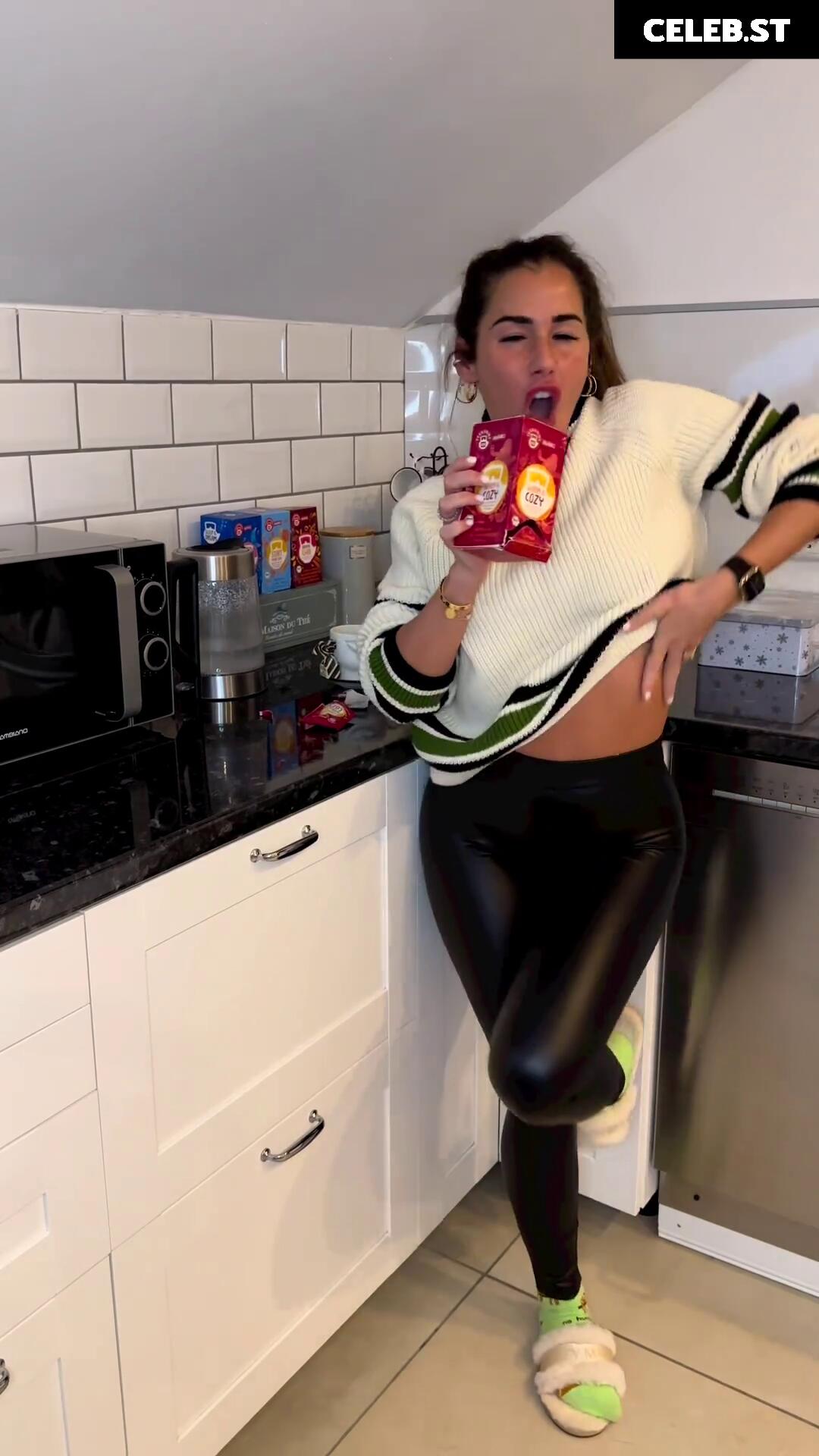 Sarah Engels Image 1838995