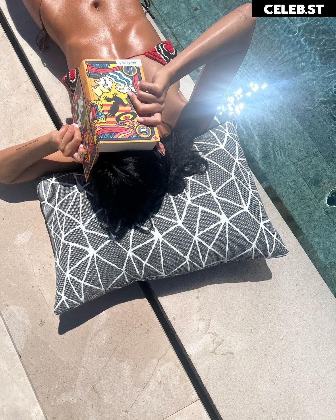 Dua Lipa Image 1825420