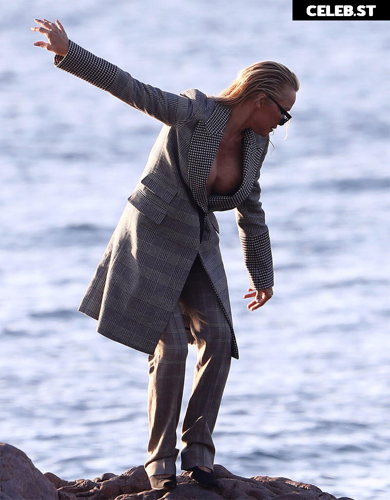 Pamela Anderson Image 1827106