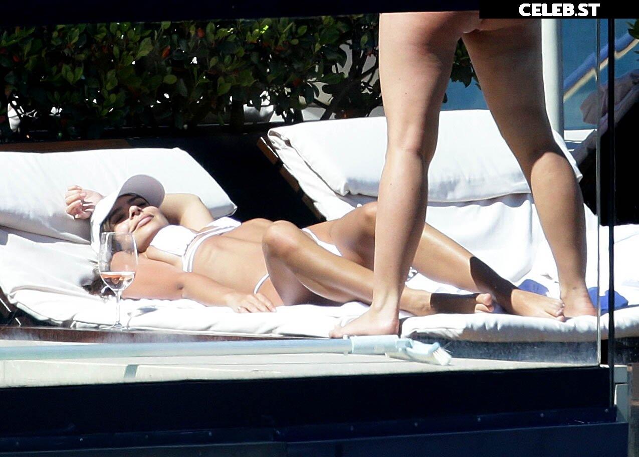 Emily Ratajkowski Image 1821455