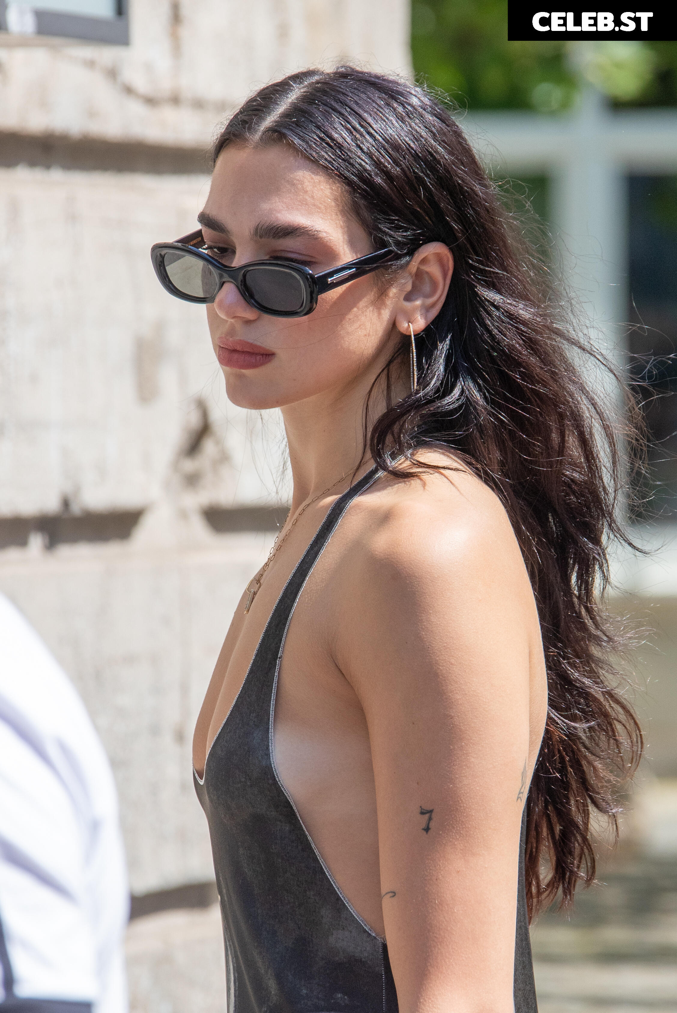 Dua Lipa Image 1821362