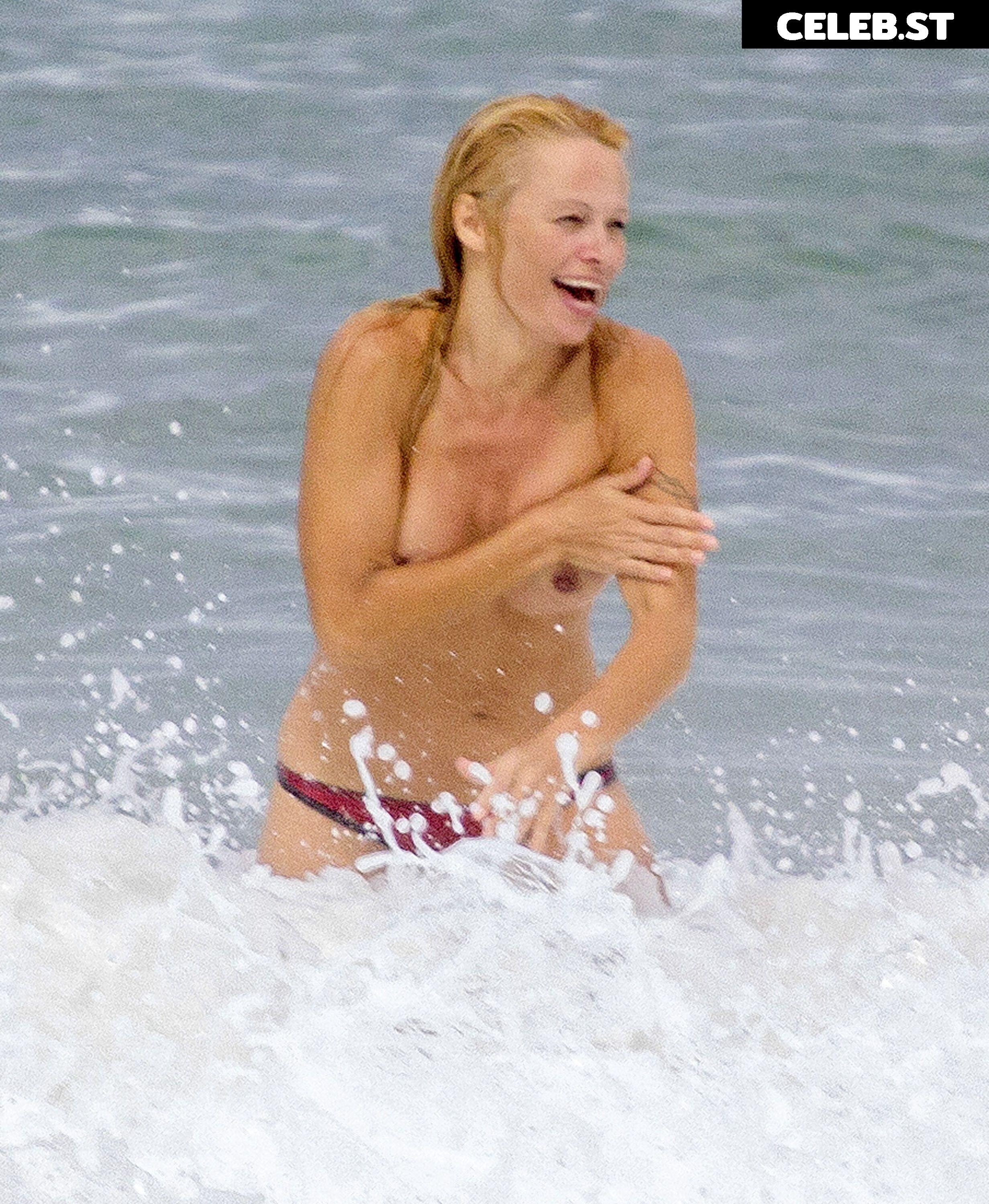 Pamela Anderson Image 1822012