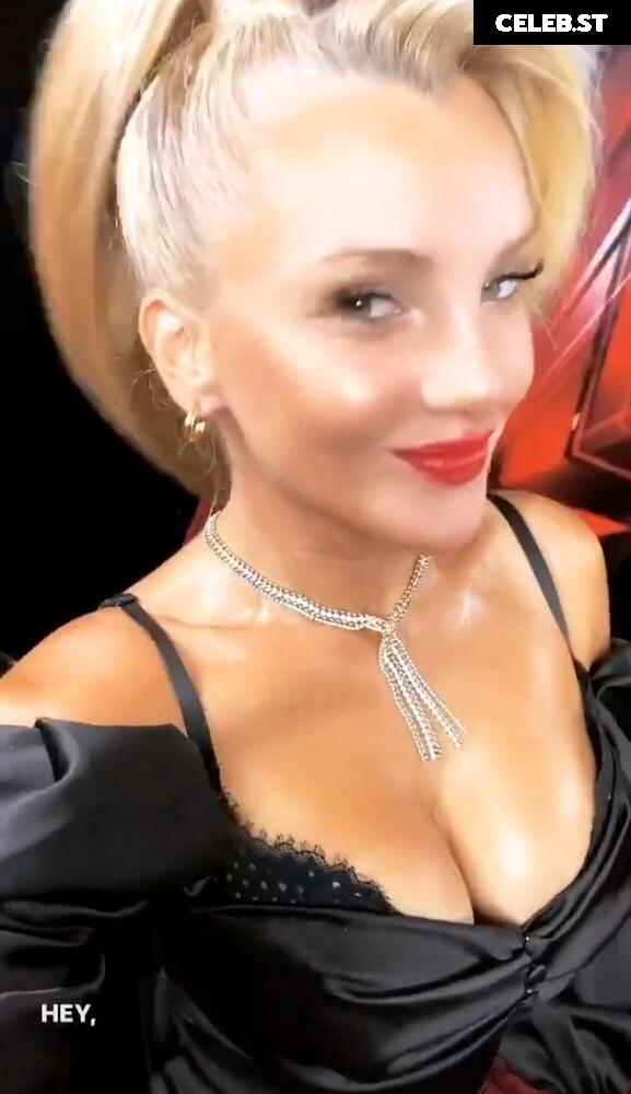 Evelyn Burdecki Image 1823870