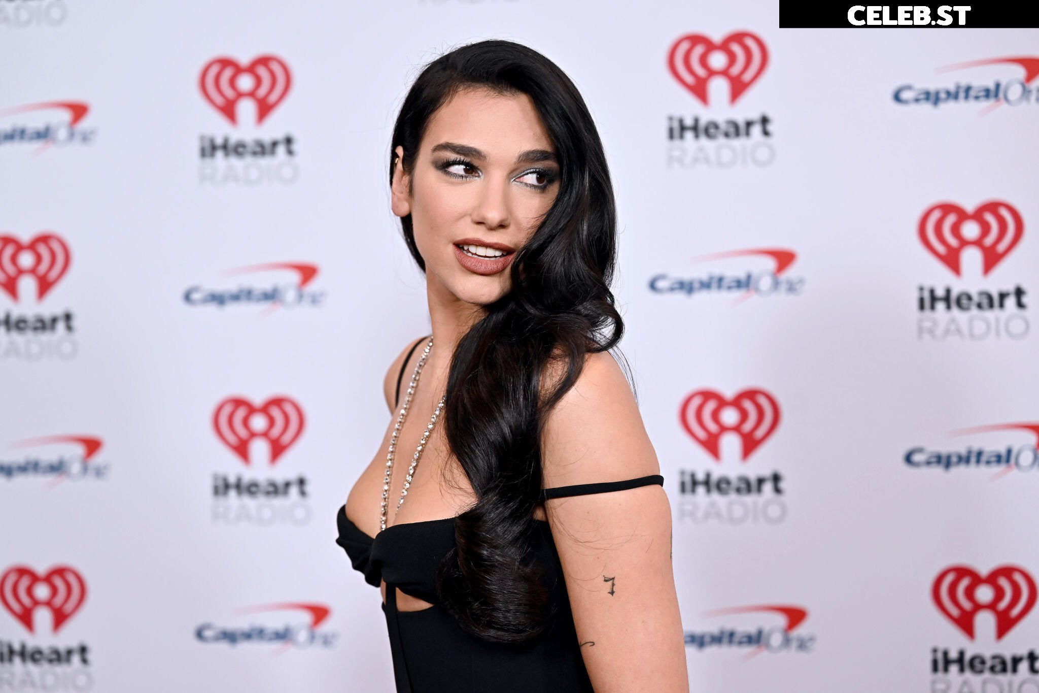 Dua Lipa Image 1820243