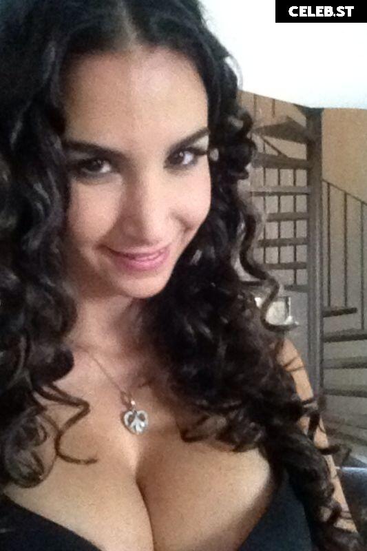 Sila Sahin-Radlinger Image 1829019