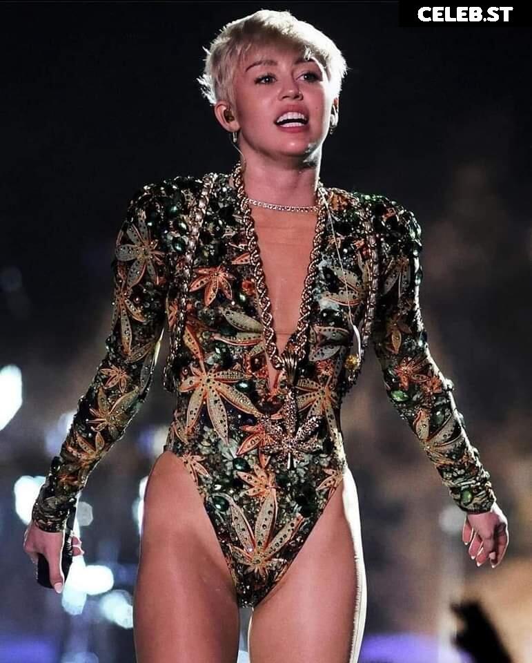Miley Cyrus Image 1810640