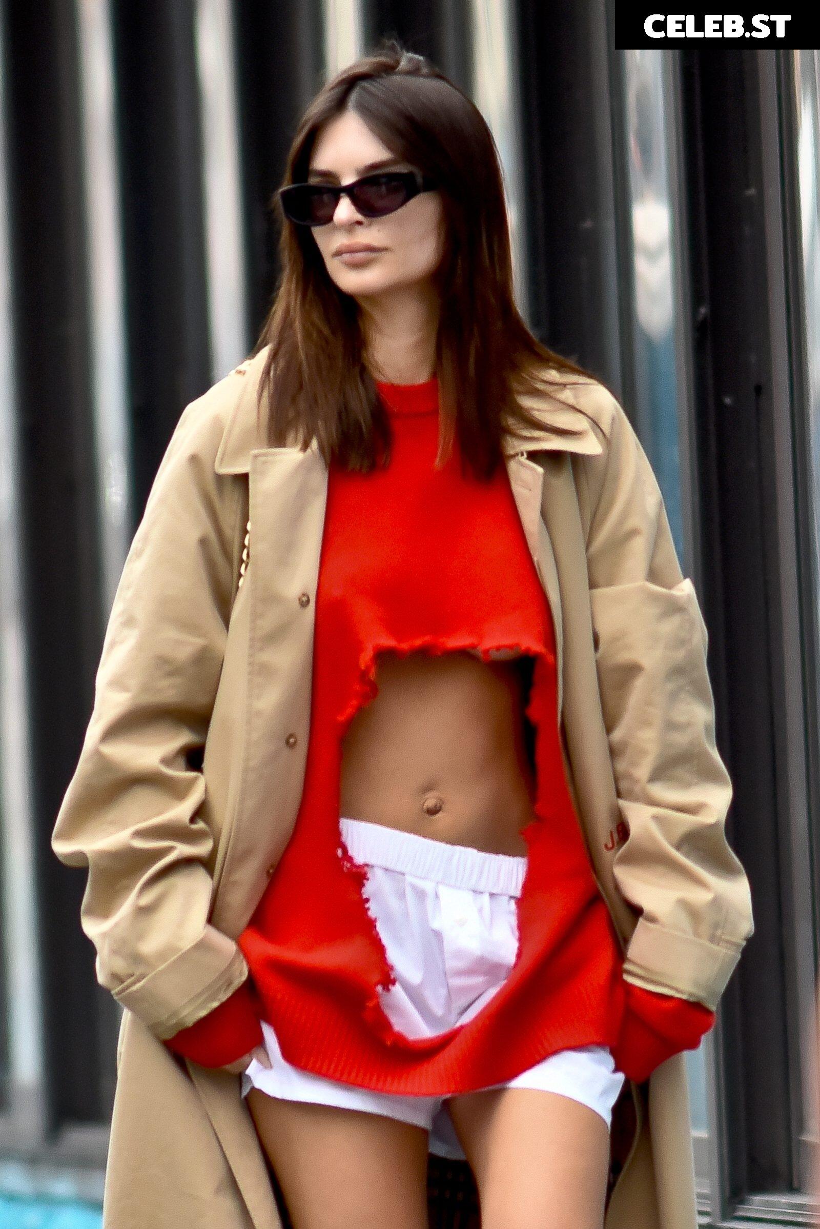 Emily Ratajkowski Image 1810069