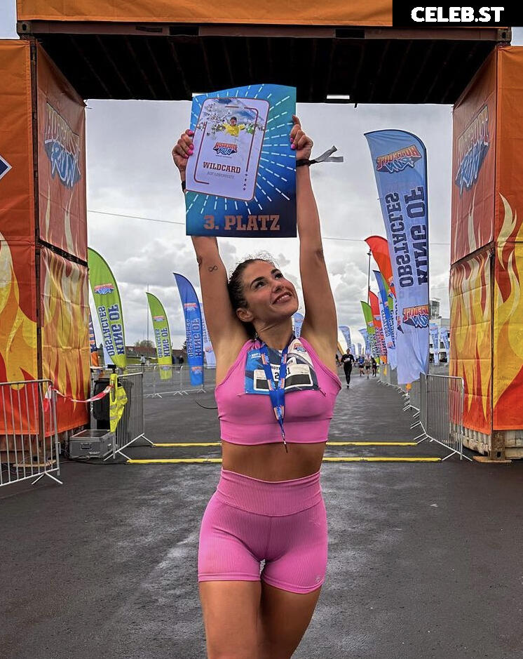 Sarah Engels Image 1819775