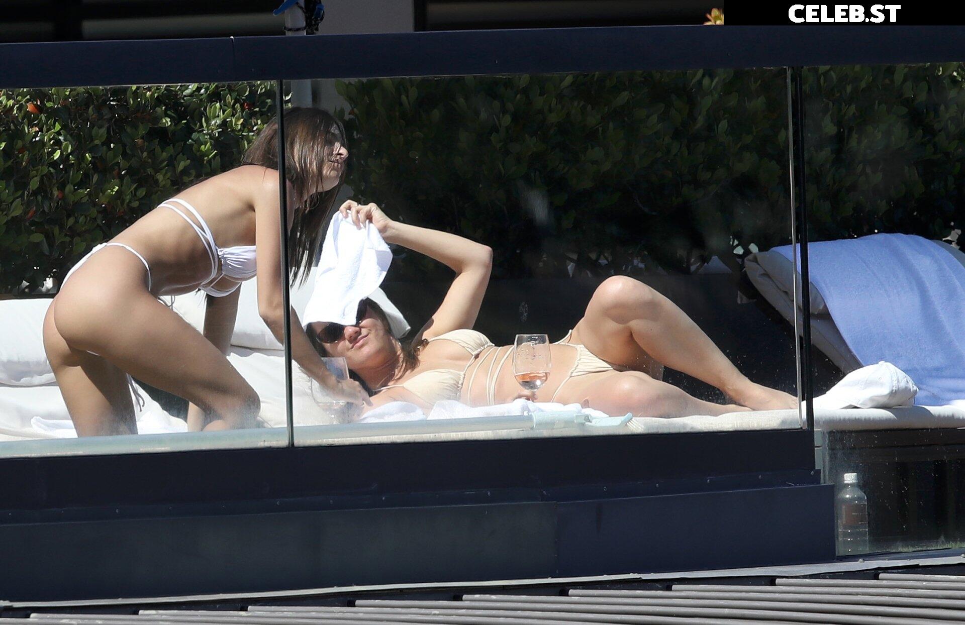 Emily Ratajkowski Image 1819938