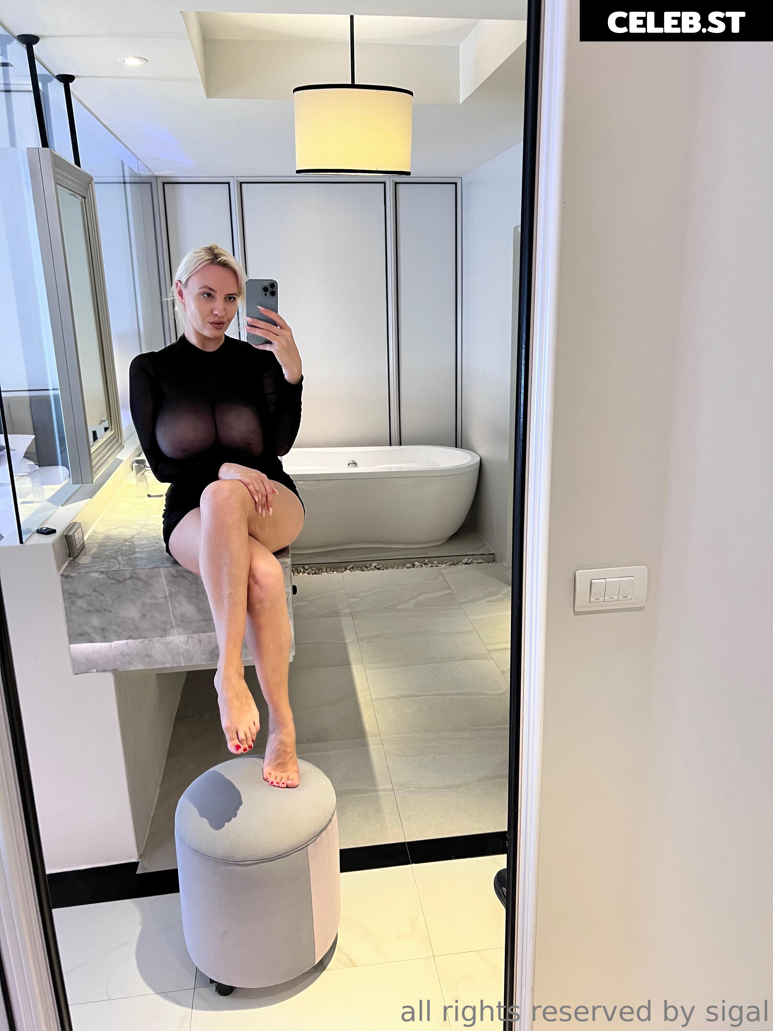 sigalblonde Image 18185916