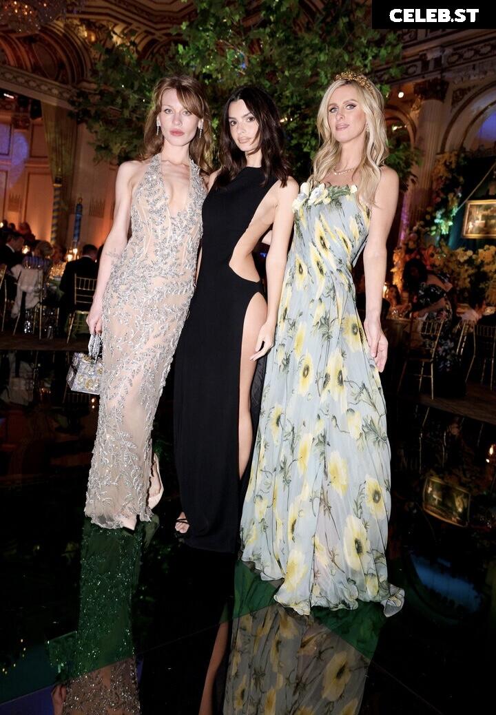 Emily Ratajkowski Image 1807345