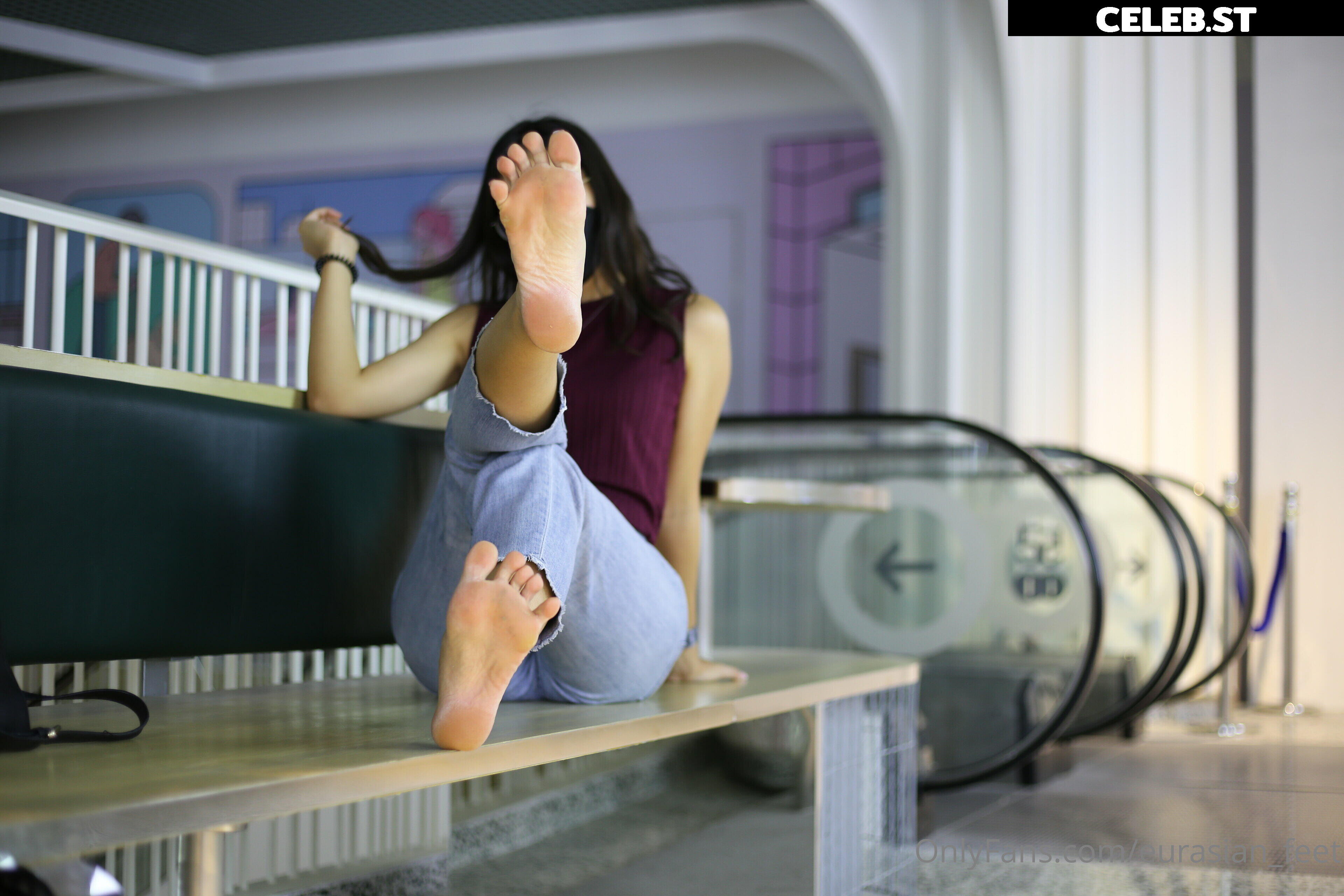 eurasian_feet Image 18072888
