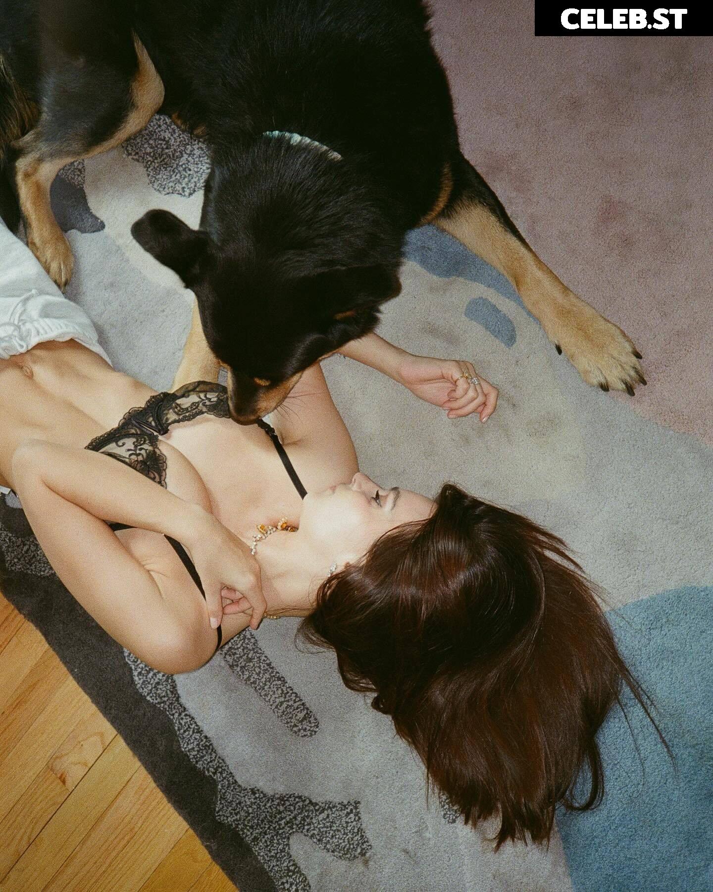 Emily Ratajkowski Image 1807260