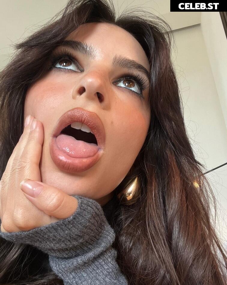 Emily Ratajkowski Image 1801594