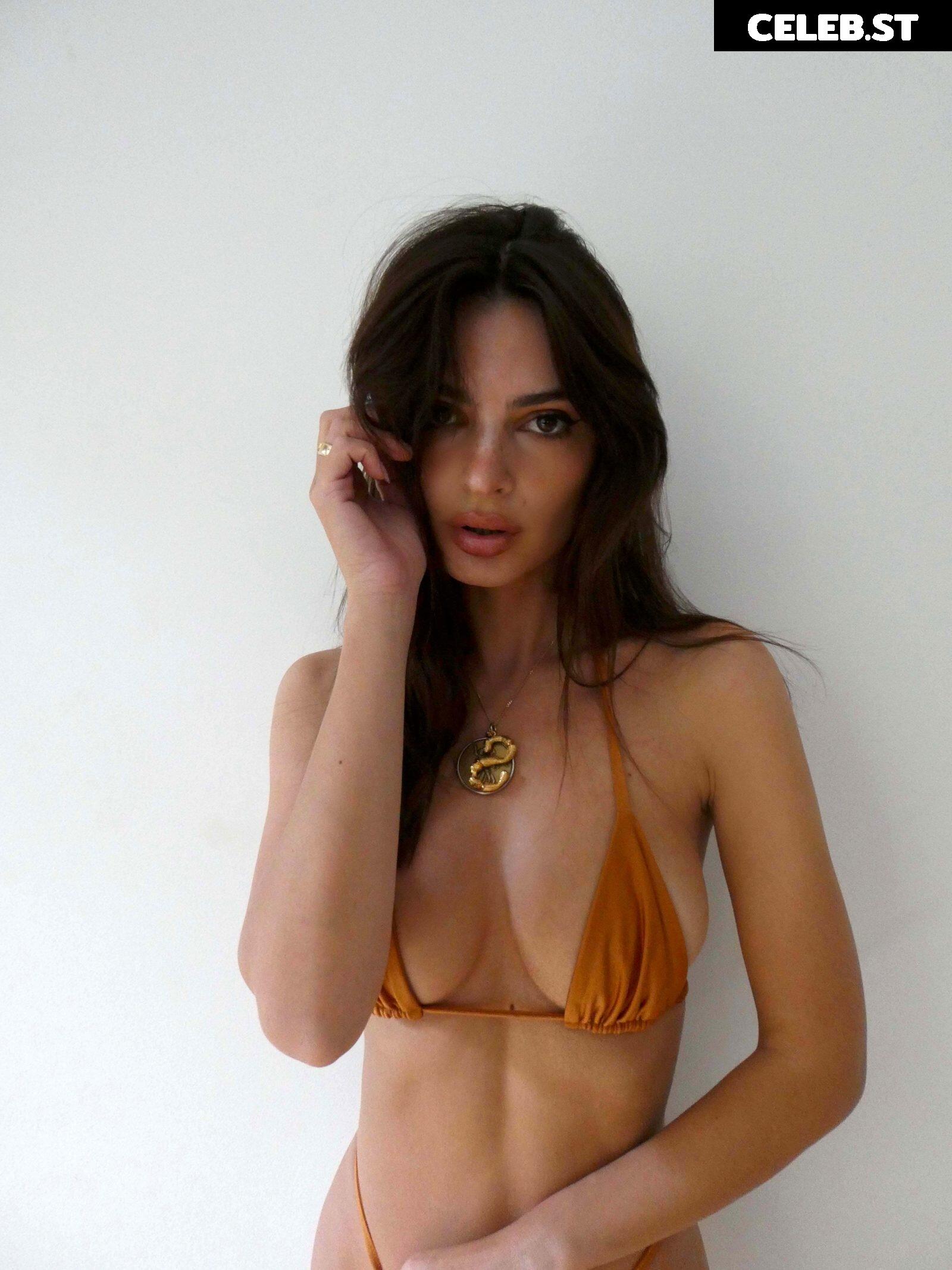 Emily Ratajkowski Image 1803077