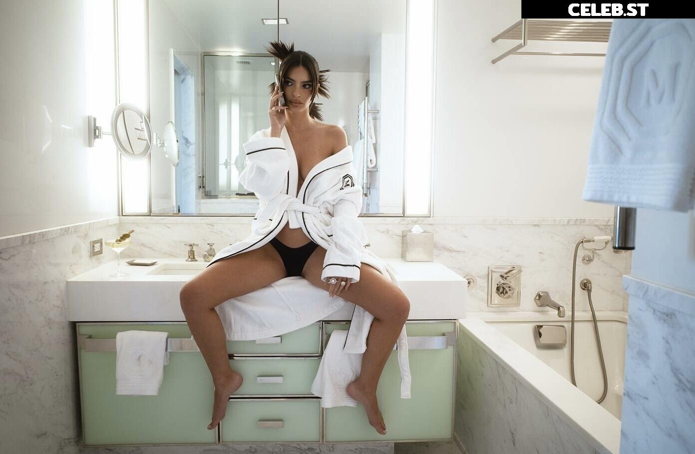 Emily Ratajkowski Image 1809833