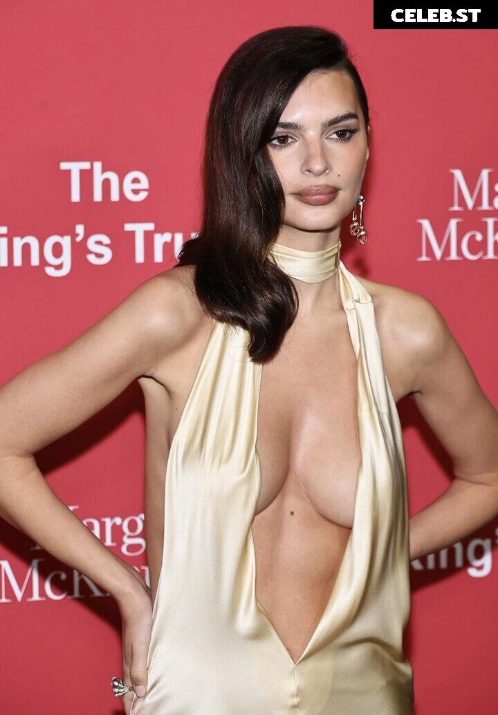 Emily Ratajkowski Image 1808053