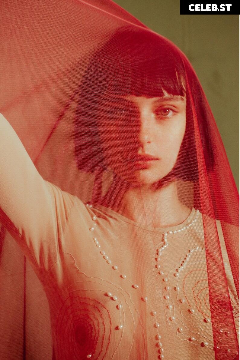 Alice Pagani Image 1995588