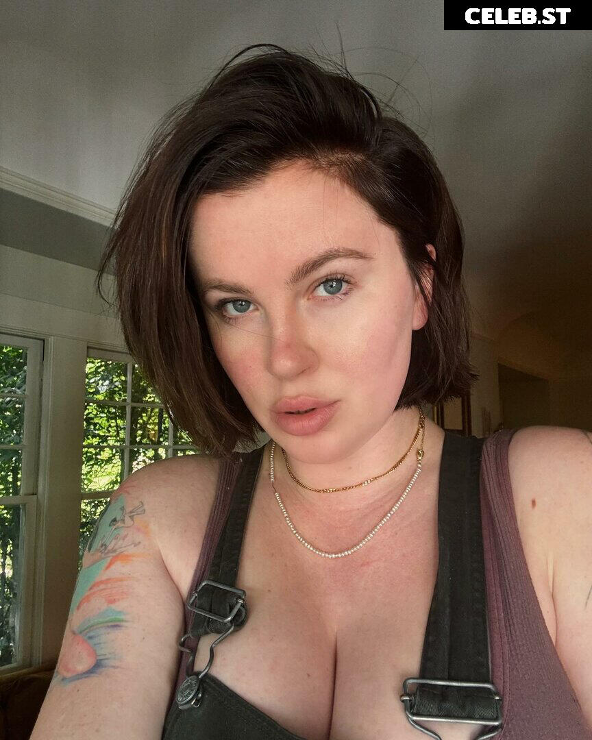 Ireland Baldwin Image 1995674