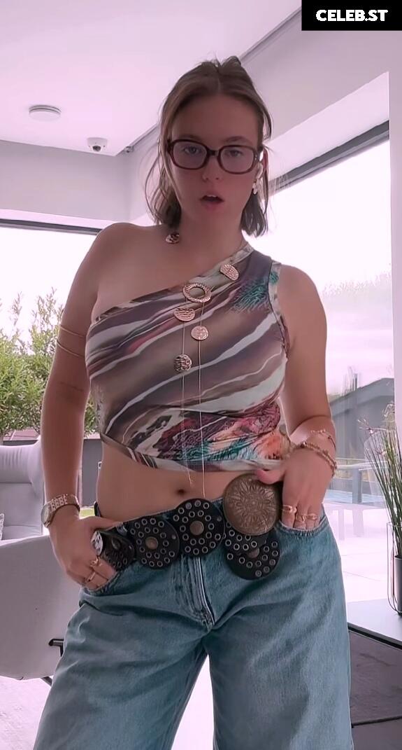 Allie Sherlock Image 1995132