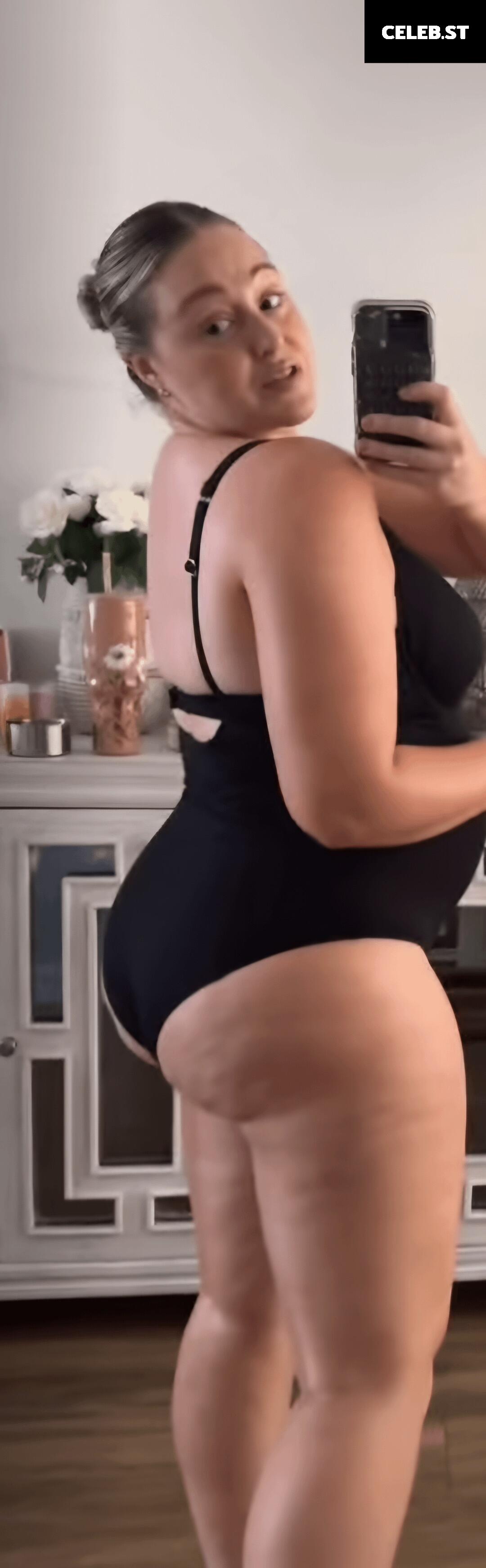 Iskra Lawrence Image 1996713