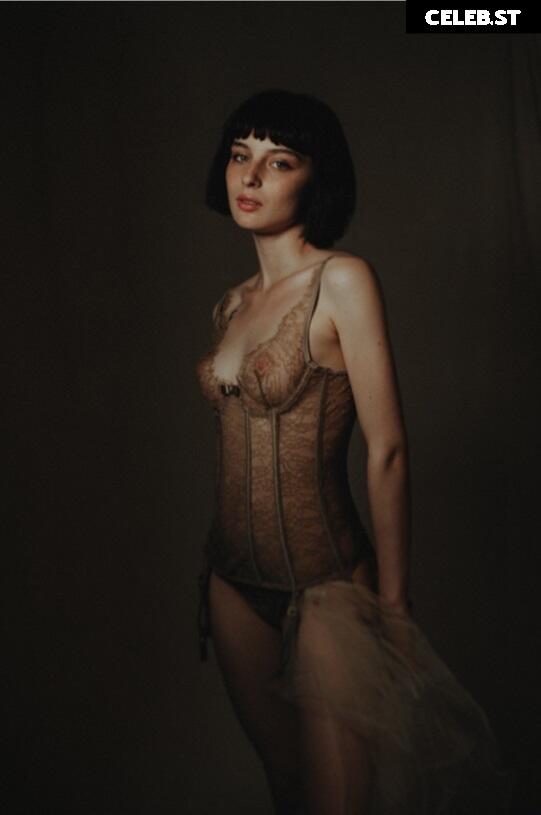 Alice Pagani Image 1996184