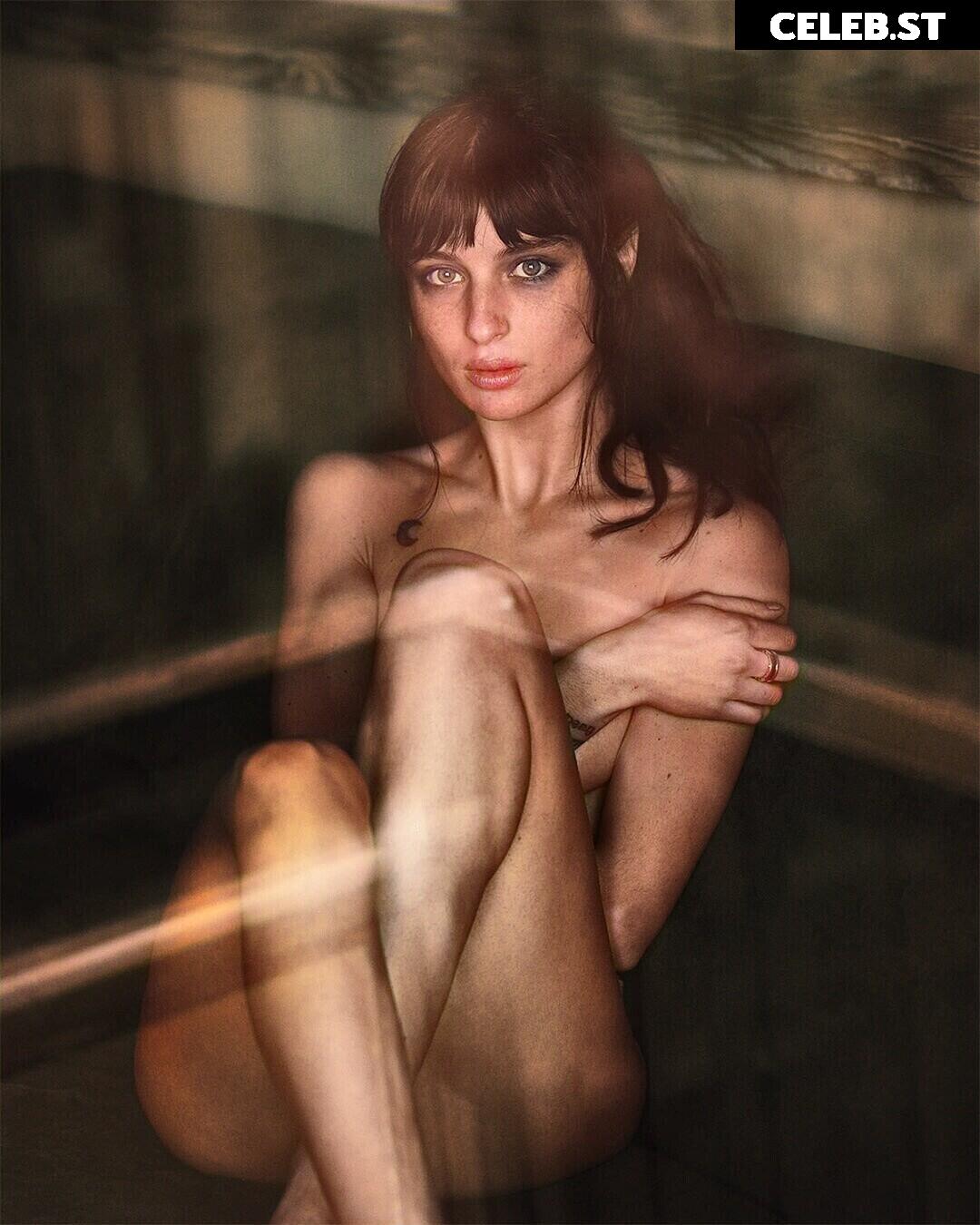 Alice Pagani Image 1997622