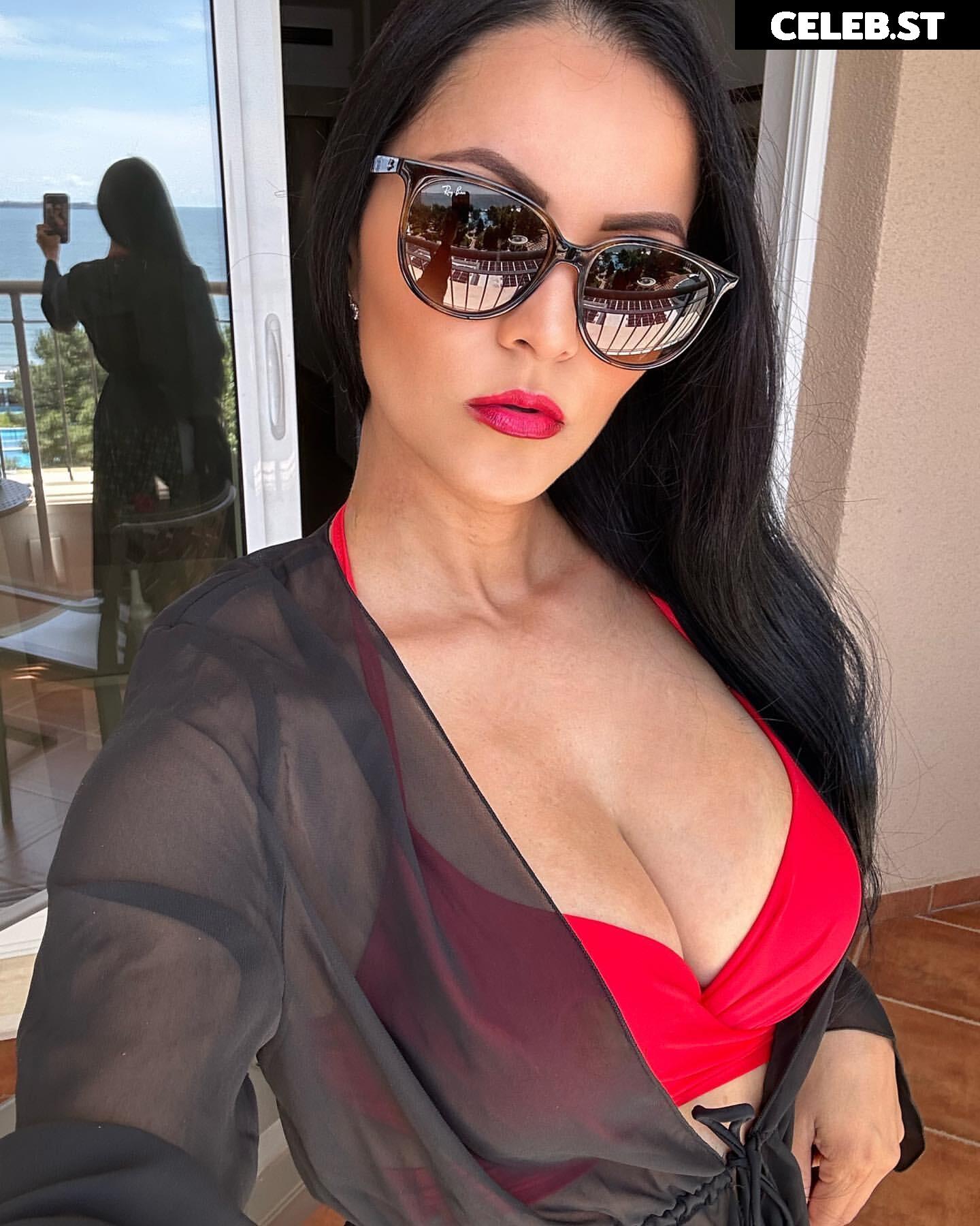 Kattia Vides Image 1997047