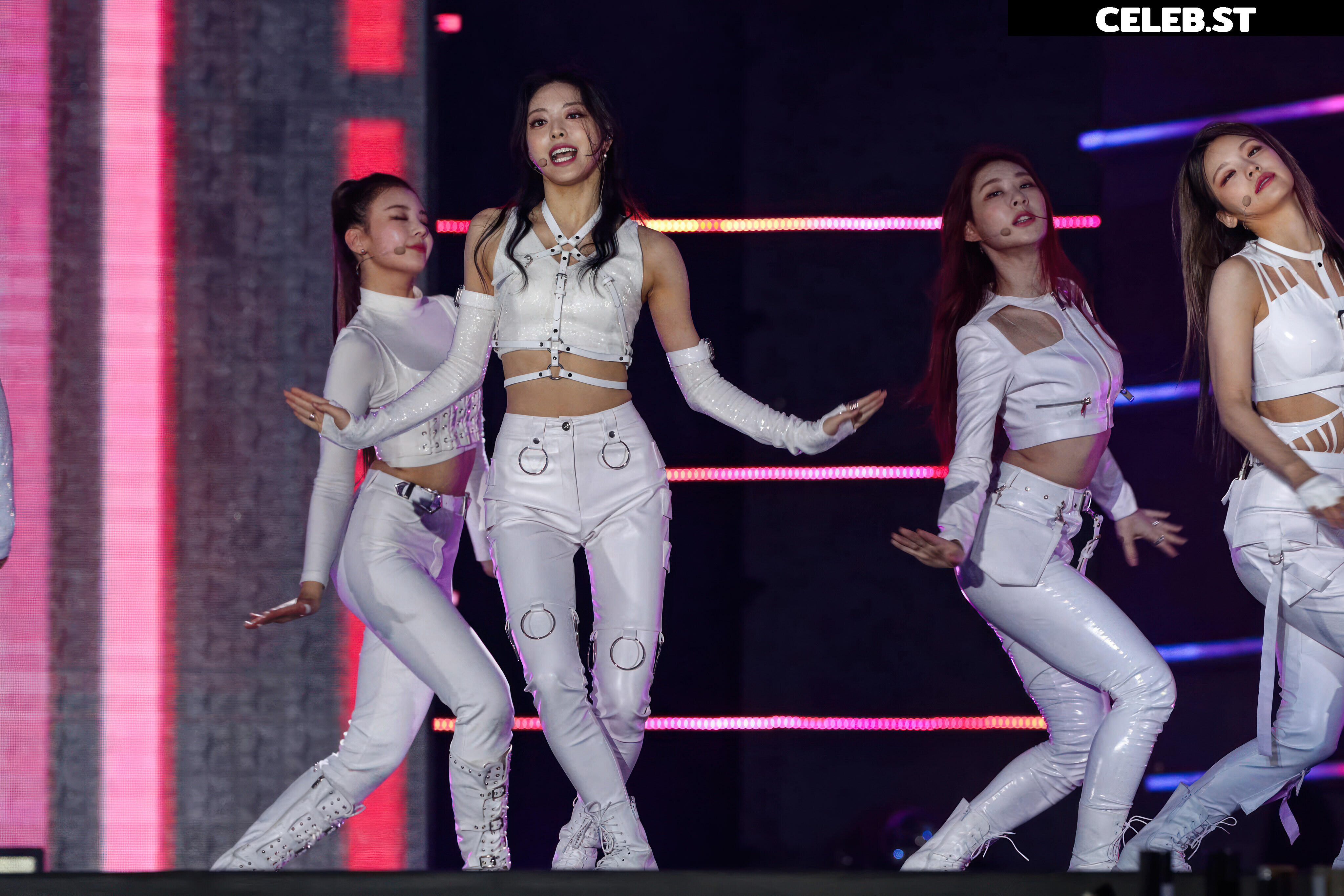 Yuna - ITZY (유나, Shin Yu Na) Image 19972558