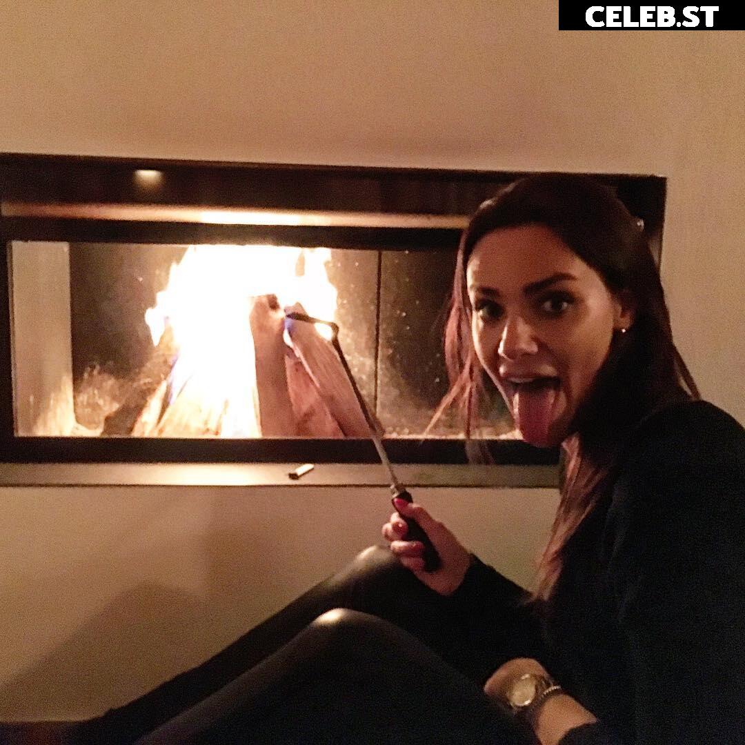 Esther Sedlaczek Image 1994049